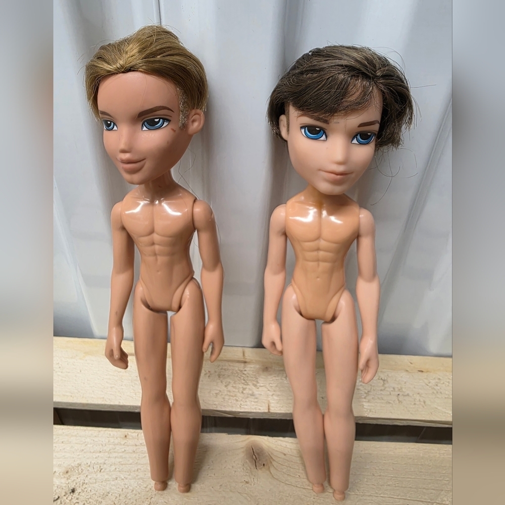 Bratz Dolls Fashion Doll Set with Blonde and Brown Hair Missing Feet